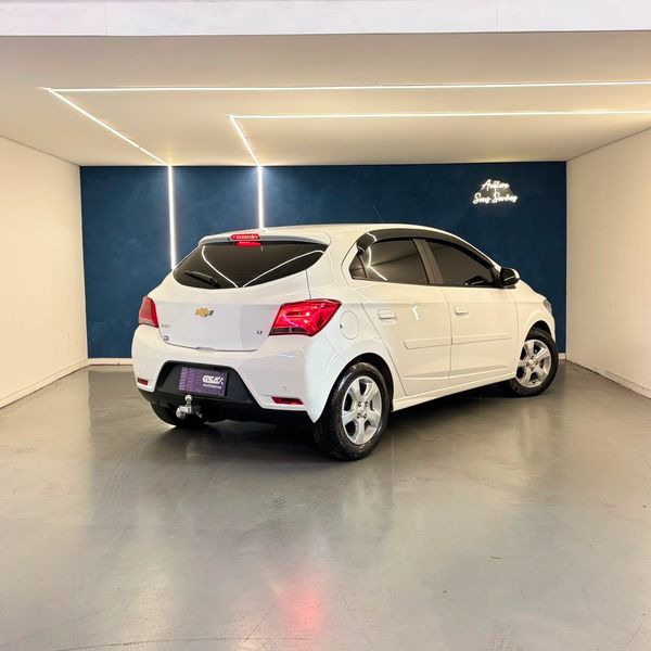 Chevrolet ONIX HATCH LT 1.4 8V FlexPower 5p Aut. - Branco - 2019 2019 - Foto 4